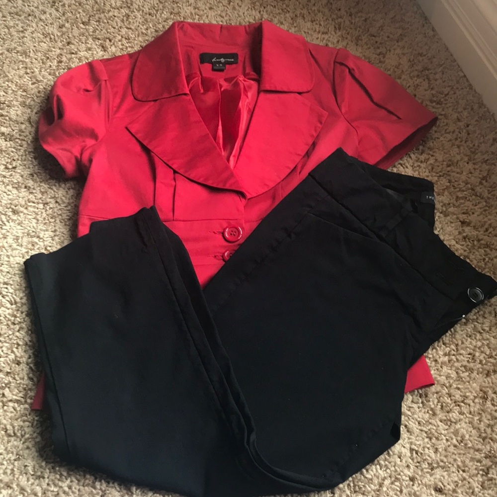 Black capri pants